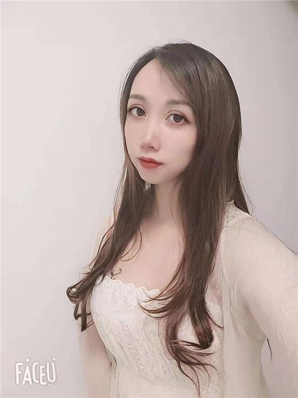 武汉南湖一对闺蜜月月和梦梦(29岁 18岁)